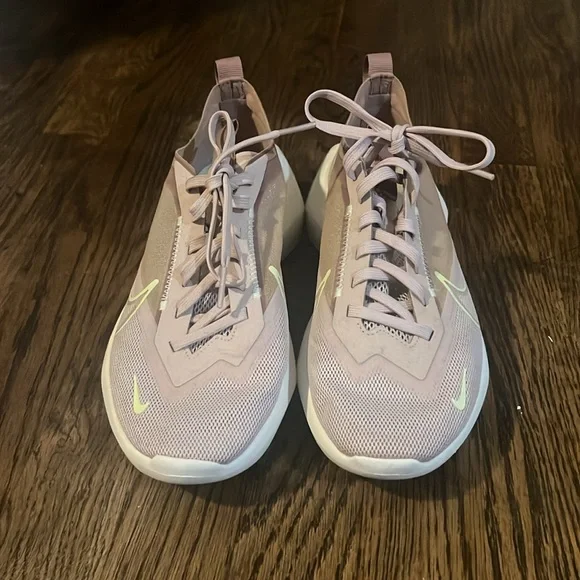 NIKE Vista Lite “Fossil Stone/Desert Dust/Volt” Size 7US - Picture 2 of 7